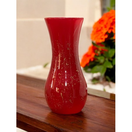 Vase en verre rouge